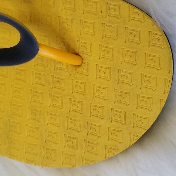 Neet Feet Buena Vista yellow and blue flip flops NWOT - Picture 6 of 8
